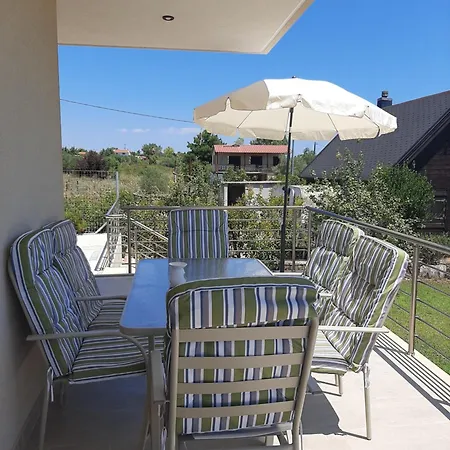 Semesterbostad Dimis House *