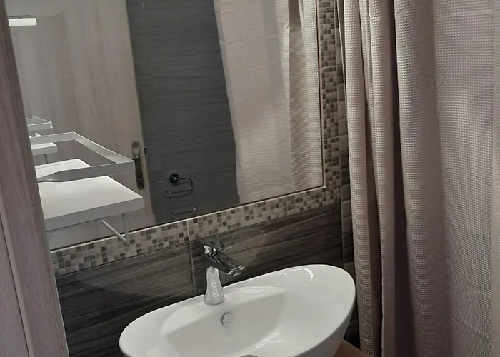 Dimis House 尼坡帝
