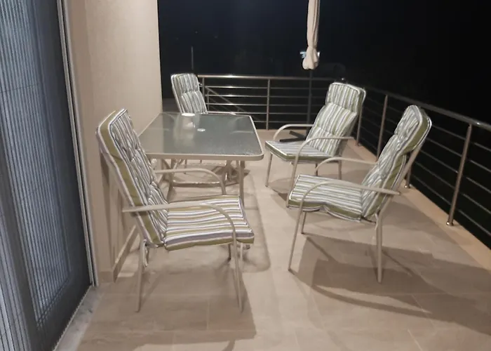 Dimis House 尼坡帝