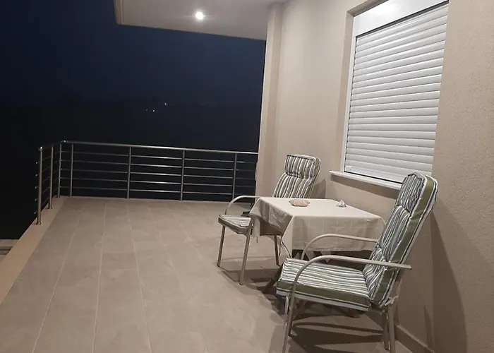 Dimis House